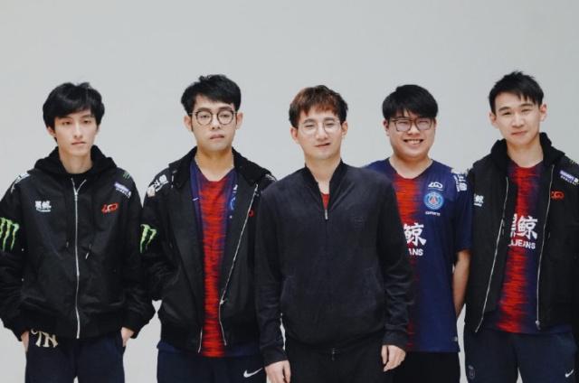 反而在与强 反而在与强