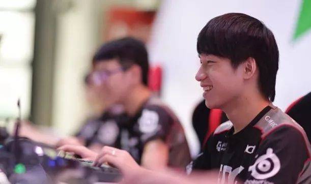 交易和裁员 交易和裁员